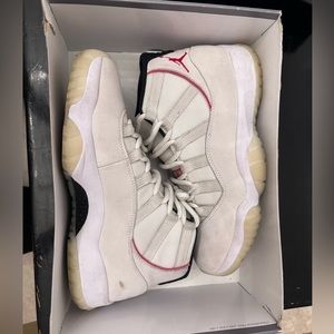 Used Jordan 11 Platinum Tint